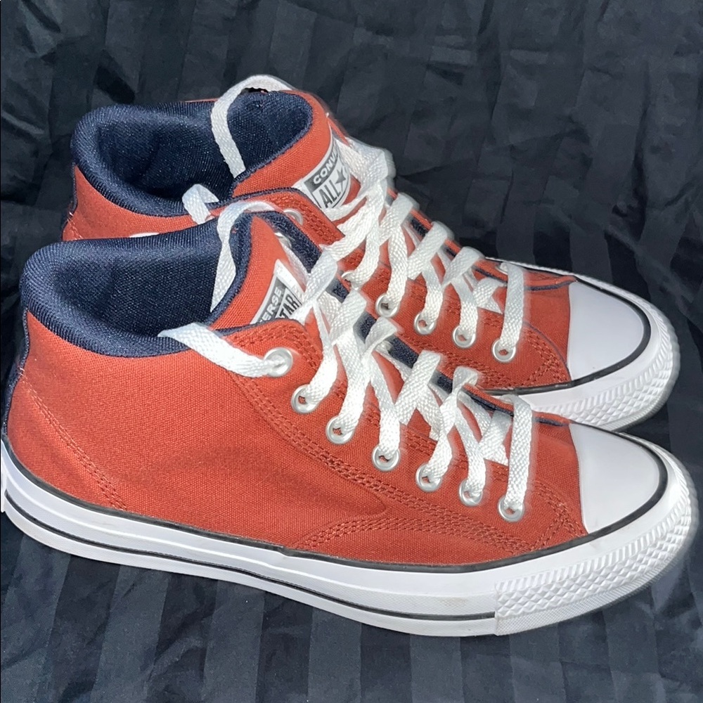 Like new! CONVERSE CHUCK TAYLOR ALL STAR SHOES Men’s 8 / Women’s 10